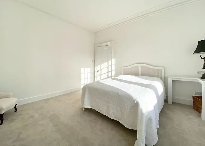 2 Bedroom Stylish Flat - Private, Open Planned, Modern, Quiet - Close To The Durdham Downs Lägenhet *