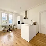 2 Bedroom Stylish Flat - Private, Open Planned, Modern, Quiet - Close To The Durdham Downs Apartment Bristol