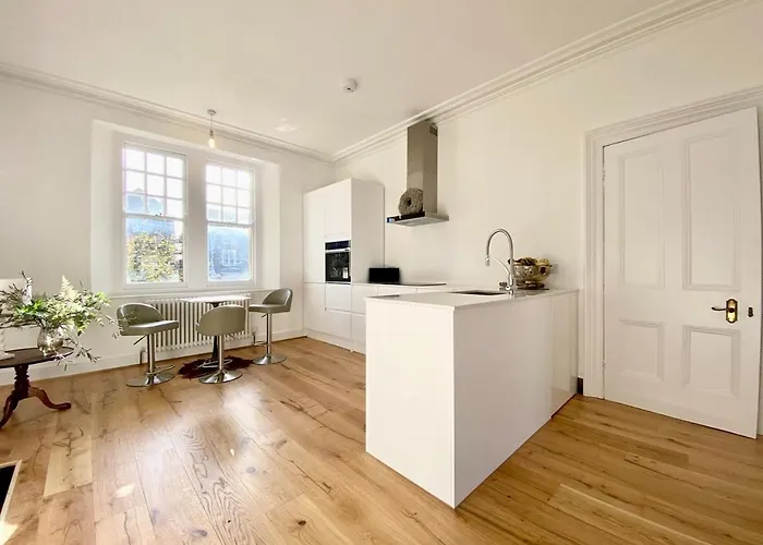 2 Bedroom Stylish Flat - Private, Open Planned, Modern, Quiet - Close To The Durdham Downs Appartement Bristol