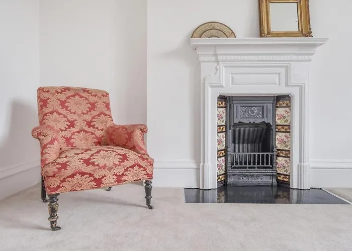 Apartment 2 Bedroom Stylish Flat - Private, Open Planned, Modern, Quiet - Close To The Durdham Downs