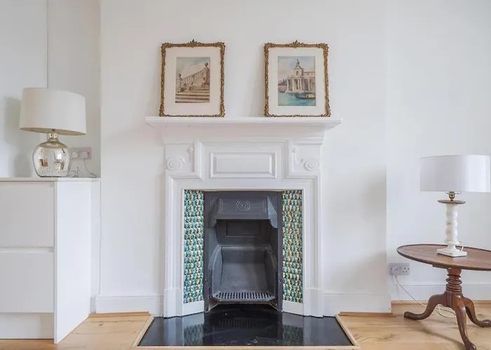 דירה 2 Bedroom Stylish Flat - Private, Open Planned, Modern, Quiet - Close To The Durdham Downs *