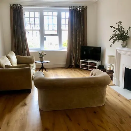 2 Bedroom Stylish Flat - Private, Open Planned, Modern, Quiet - Close To The Durdham Downs Апартаменты Бристоль