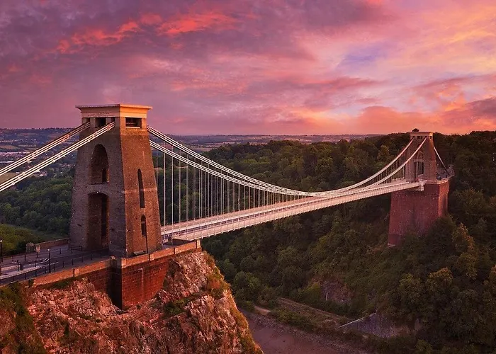 2 Bedroom Stylish Flat - Private, Open Planned, Modern, Quiet - Close To The Durdham Downs *