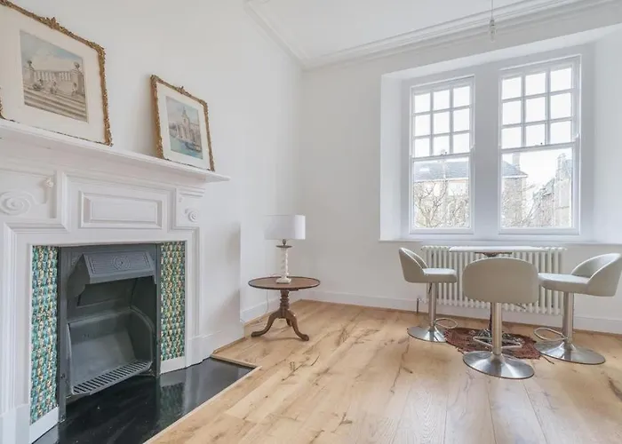 2 Bedroom Stylish Flat - Private, Open Planned, Modern, Quiet - Close To The Durdham Downs Bristol